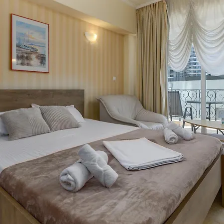 Beach Apartment *